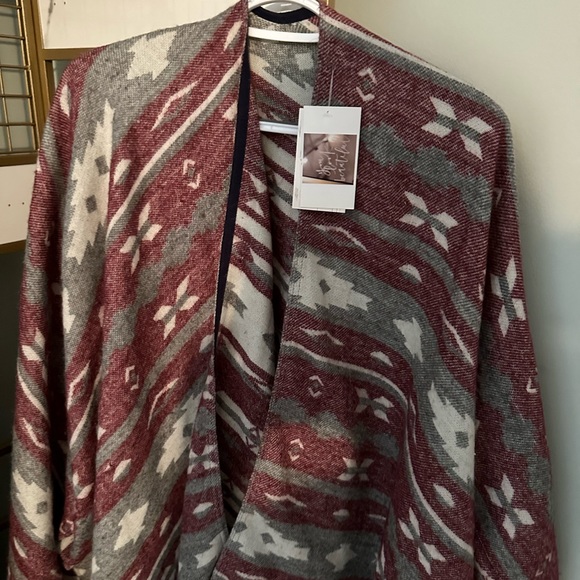 NEW•OS-3X•Super Soft Thick Knit Aztec Poncho - Picture 9 of 12